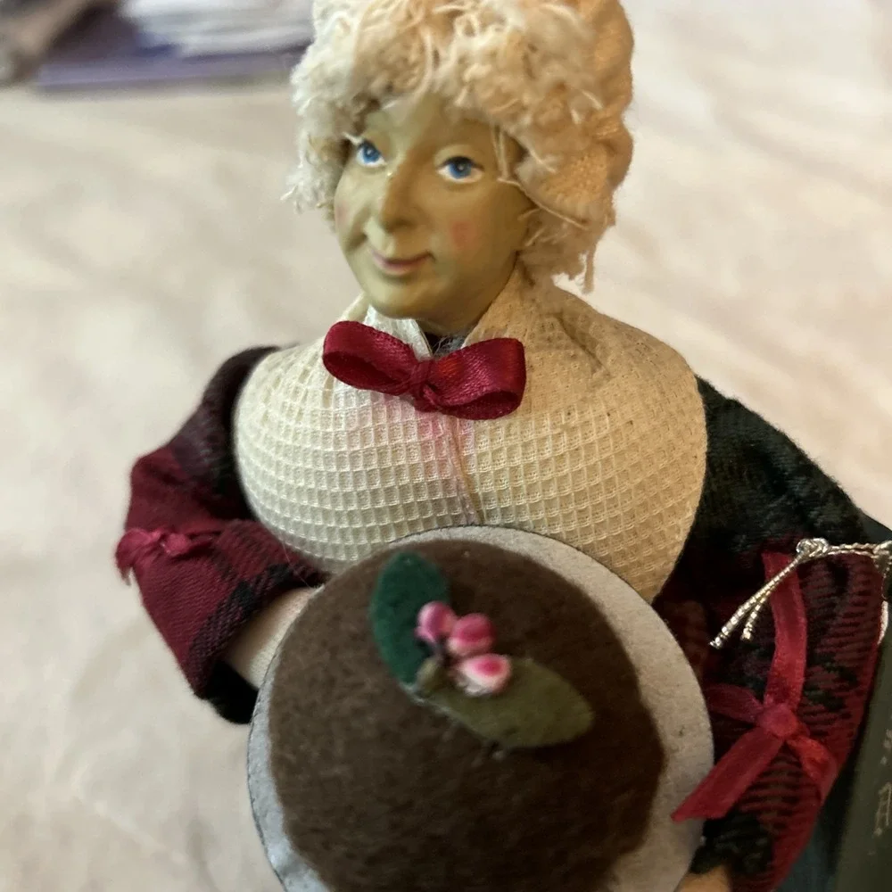 VTG Four Sisters Original Dickens Hanna Mendus 1995 Doll Woman Holding‎ Platter